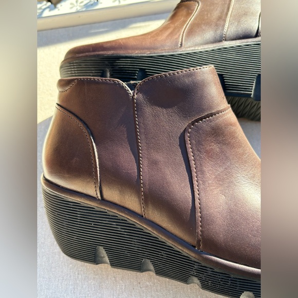 Clark’s Artisan Wedge Boot, Brown Leather Side Zip, Comfort Boot, Size Nine - Picture 4 of 12